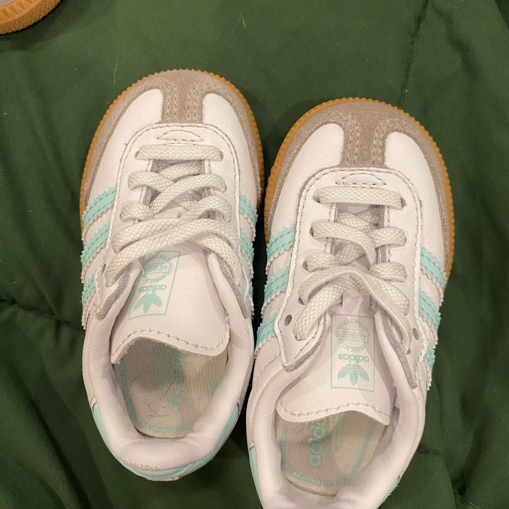 adidas Kids Sneakers in White and Light Blue